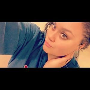 Meet your Posher, Talia